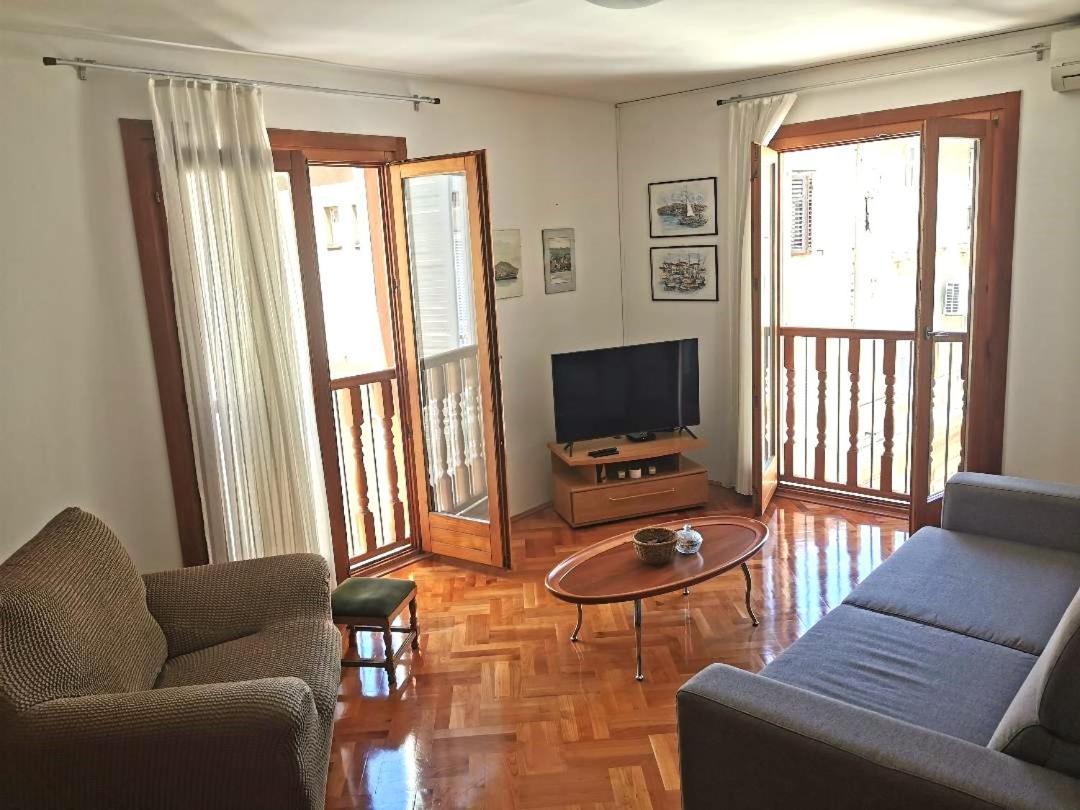 Apartman Old Town Mimi *